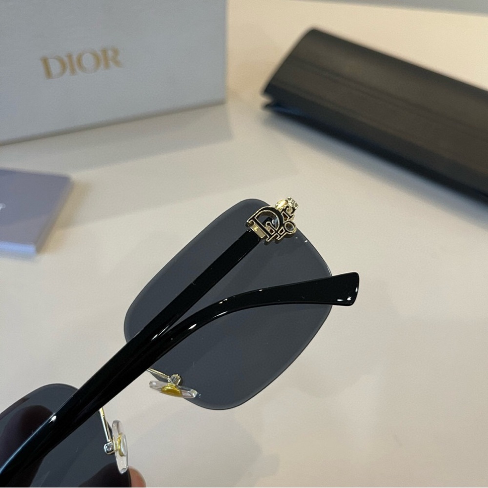 Dior Black Rectangular Sunglasses with Polished Finish - Picture 4 of 10